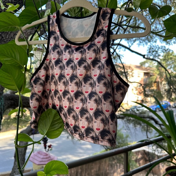 (NWOT) Taylor Swift Women’s Size Medium Crop Top. - Picture 3 of 6